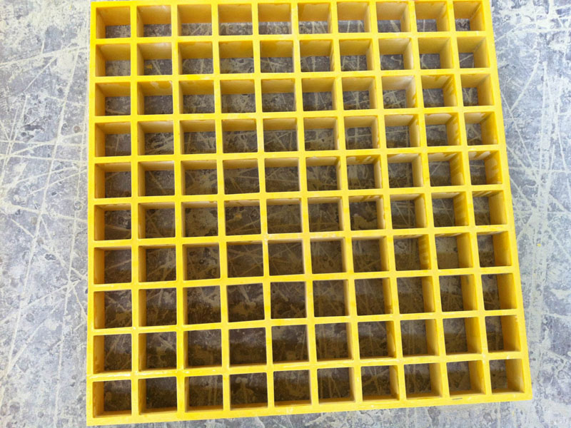 䓸